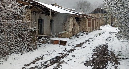 Покинутые дома в селе Тасы Верст. Фото Давида Симоняна для "Кавказского узла"