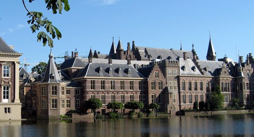 Здание Генеральных штатов в Гааге. Фото Prasenberg  https://ru.wikipedia.org/wiki/Генеральные_штаты_(Нидерланды)  