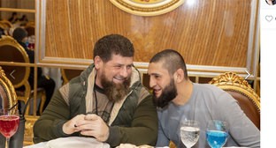Кадыров проигнорировал масочный режим на встрече с зараженным COVID-19 бойцом ММА