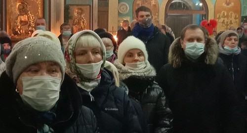 Верующие в защитных масках на богослужении. Волгоград, 7 января 2021 г. Фото Вячеслава Ященко для "Кавказского узла"