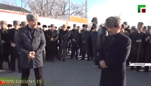 Церемония примирения ингушских и чеченских тейпов в Грозном 7 января 2021 года. Стоп-кадр видео https://www.instagram.com/p/CJypg7epIxu/