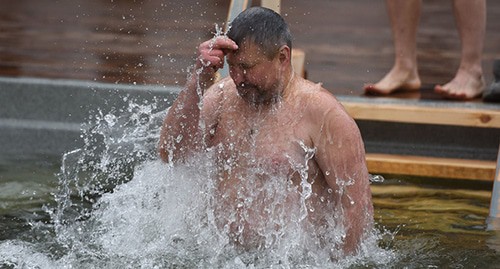 Крещенские купания. © Фото Елены Синеок, Юга.ру