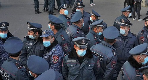 Сотрудники полиции. Фото: REUTERS/Artem Mikryukov