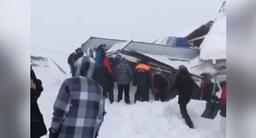 Последствие схода лавины. Скриншот видео https://t.me/rt_russian/56739