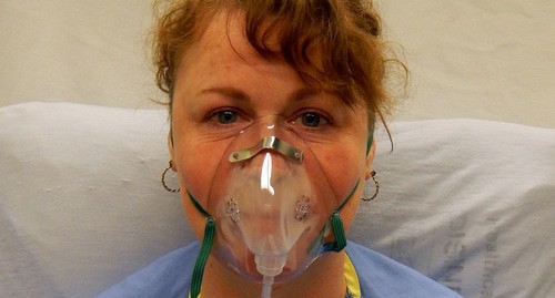 Медицинская кислородная маска. Фото James Heilman, MD - https://ru.wikipedia.org/wiki/Кислородное_оборудование