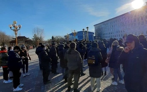 Участники акции в поддержку Навального в Элисте 23 января 2021 года. Фото Алдара Эрендженова, предоставлено "Кавказскому узлу" автором снимка.