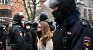 Три активистки задержаны на акции сторонников Навального в Ростове-на-Дону