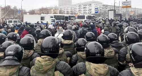 Множество силовиков на акции сторонников Навального. Волгоград, 31 января 2021 года. Фото Татьяны Филимоновой для "Кавказского узла".