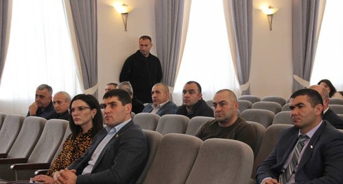 Депутаты парламента ЮО на очередной сессии.  