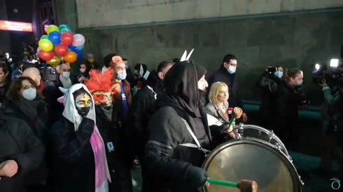 Шествие в Грузии 6 февраля 2021 года. Скриншот  видео https://www.youtube.com/watch?v=xUavinDuDkk