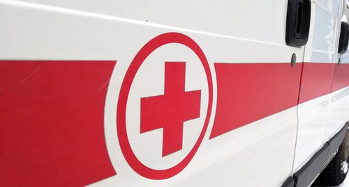 Красный крест на борту машины скорой помощи. Фото Нины Тумановой для "Кавказского узла"