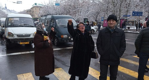 Противники Пашиняна заблокировали улицы в Ереване. 20 февраля 2021 г. Фото Тиграна Петросяна для "Кавказского узла"