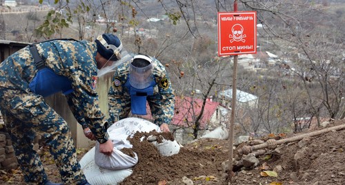Поиск погибших в конфликте в Нагорном Карабахе и сотрудники МЧС . Фото Государственная служба по чрезвычайным ситуациям https://www.facebook.com/RescueServiceOfTheNKR/photos/a.1527615660606237/4088398617861249/