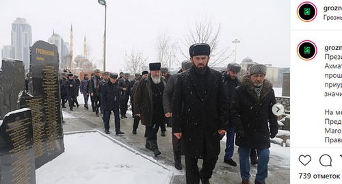 Чеченские чиновники на траурном мероприятии, посвященном годовщине депортации. 23 февраля 2021 года. Скриншот публикации на странице МА "Грозный-информ" в Instagram https://www.instagram.com/p/CLogQzbHnzI/