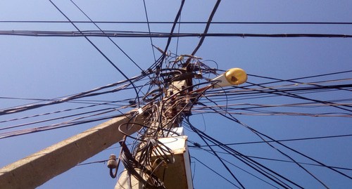 Столб разводки электричества. Фото Нин Тумановой для "Кавказского узла"