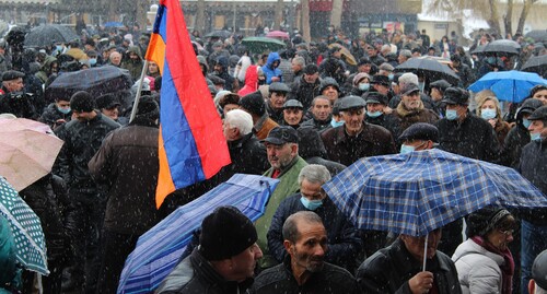 Участники митинга оппозии. Ереван, 20 февраля 2021 г. Фото Армине Мартиросян для "Кавказского узла"