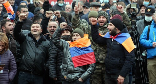 Противники Пашиняна на митинге оппозиции. Ереван, 1 марта 2021 г. Фото Тиграна Петросяна для "Кавказского узла"