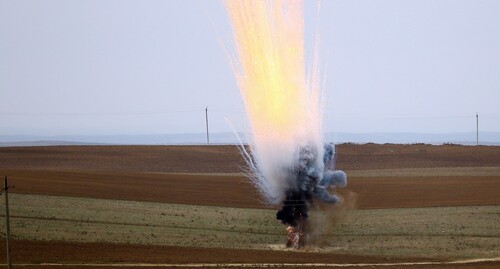 Обезвреживание фосфорного снаряда в окрестностях Физули. Фото Азиза Каримова для "Кавказского узла"