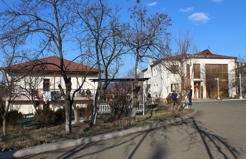 Дом-интернат в Степанакерте, где размещены семьи беженцев. 2 марта 2021 года. Фото Алвард Григорян для "Кавказского узла".