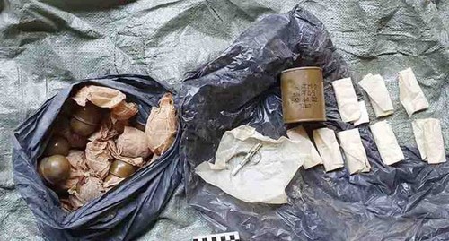 Обнаруженные в заброшенном доме в Волгограде гранаты. Фото: УФСБ по Волгоградской области