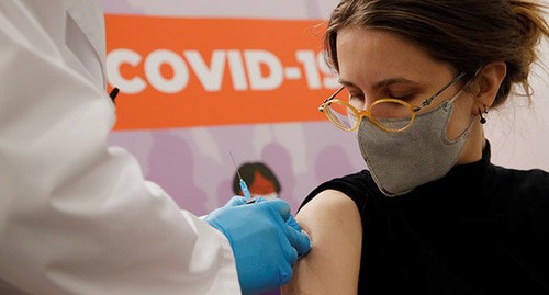 Вакцинация от коронавируса. Фото: REUTERS/Anton Vaganov