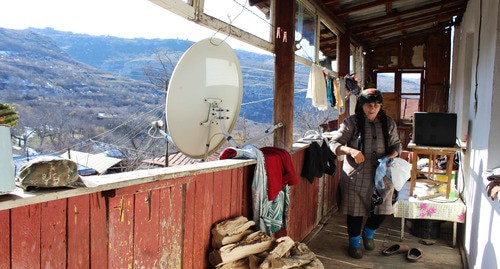Жительница села Мхитарашен в Аскеранском районе Нагорного Карабаха. Фото Алвард Григорян для "Кавказского узла"