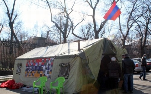 Палатка АРФ "Дашнакцутюн". Ереван, 14 марта 2021 года. Фото Армине Мартиросян для "Кавказского узла".