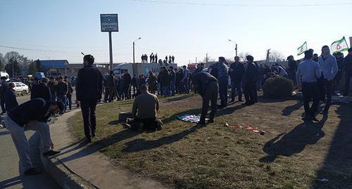 Участники акции протеста в Назрани, март 2019. Фото Умара Йовлоя для "Кавказского узла" 