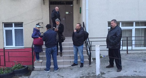 Жители дома 22А по улице Виноградной в Сочи. Фото Светланы Кравченко для "Кавказского узла"