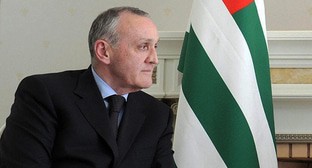 Анкваб вернулся в Абхазию после лечения от коронавируса