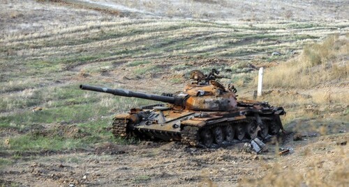Подбитый танк Армии обороны Нагорного Карабаха. 18 декабря 2020 года. Фото Азиза Каримова для "Кавказского узла"