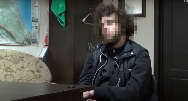 Мужчина, планировавший нападения на силовиков с использованием самодельных гранат. Кадр видео ГТРК 'Ставрополье' ВЕСТИ Ставропольский край https://www.youtube.com/watch?v=QQ1pRl-tF7U&t=43s
