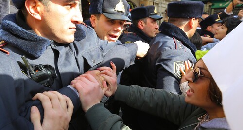 Участница протестнго выступления в Баку. Фото  Азиза Каримова для "Кавказского узла"