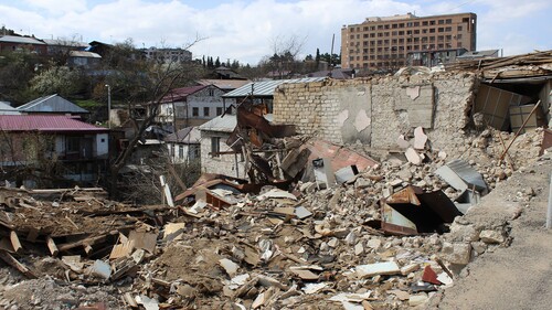 Жилой дом в Степанакерте, разрушенный при обстрелах осенью 2020 года. 6 апреля 2021 года. Фото Алвард Григорян для "Кавказского узла"