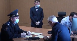Дома и на рабочем месте бывшего замглавы Минздрава КБР проведены обыски. 12 апреля 2021 г.
Скриншот видео "МВД МЕДИА" https://www.youtube.com/watch?v=RIux115MLNA