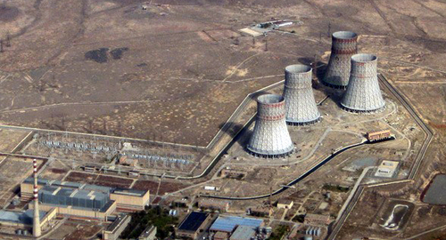 Вид на Мецаморскую АЭС. Фото Stratocles https://ru.wikipedia.org/wiki/Армянская_АЭС