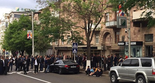 Оппозиция начала акцию протеста в Степанакерте. 29 апреля 2021 г. Фото Алвард Григорян для "Кавказского узла"
