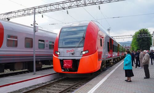 Первый скоростной поезд "Ласточка" готовится к отбытию из Владикавказа в Туапсе. Фото: пресс-служба правительства Северной Осетии.