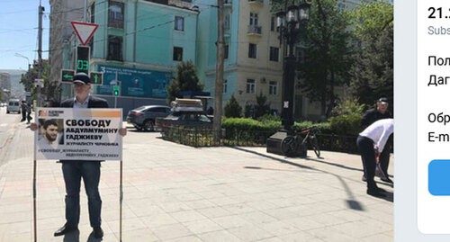 Одиночный пикет в поддержку Абдулмумина Гаджиева. Махачкала, 3 мая 2021 года. Скриншот публикации в Telegram-канале "Спросите у Расула".