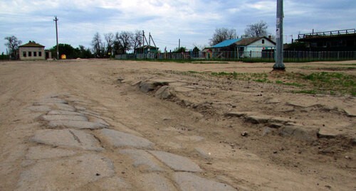 Разбитая дорога в хуторе Репино. Фото Вячеслава Ященко для "Кавказского узла"