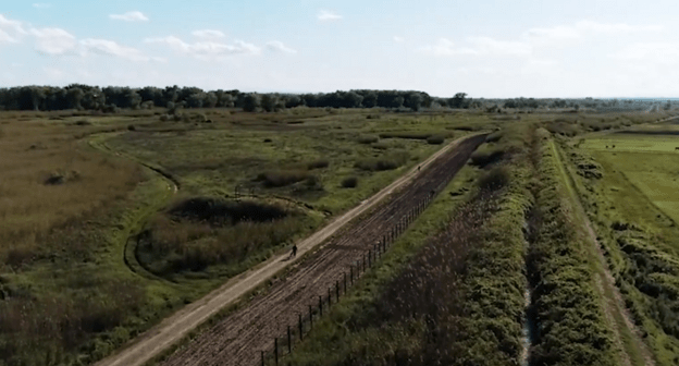 Участок ирано-азербайджанской границы. Стоп-кадр видео Погранслужбы Азербайджана, https://youtu.be/kcEkcvCNsS4