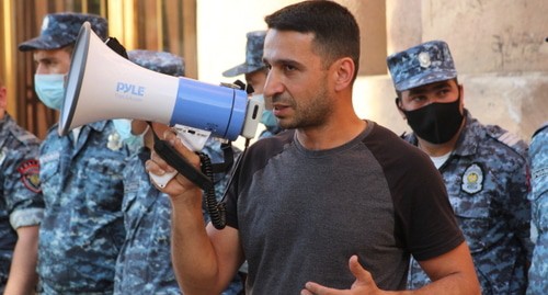 Участник акции протеста в Ереване. Фото Тиграна Петросяна для "Кавказского узла"