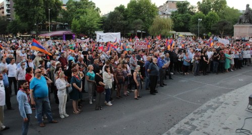 По оценке организаторов, в акции Национально-демократического полюса в Ереване приняли участие 2 тысячи человек. Фото Тиграна Петросяна для "Кавказского узла"