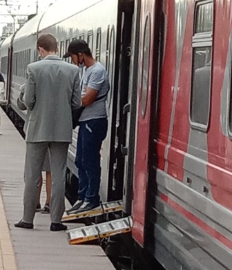 Посадка на ташкентский поезд в Волжском. Фото: В. Ященко для "Кавказского узла".
