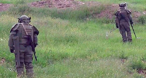 Российские миротворцы обеспечивают безопасность при проведении сельскохозяйственных работ вдоль линии разграничения в Нагорном Карабахе. Фото пресс-службы МО России 