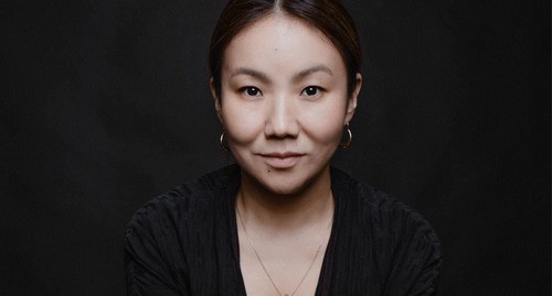 Кинорежиссер Элла Манжеева. Фото Сюзанны Дарни предоставлено пресс службой кинокомпании «Телесто». Кинорежиссер Элла Манжеева. Фото Сюзанны Дарни предоставлено пресс службой кинокомпании «Телесто».