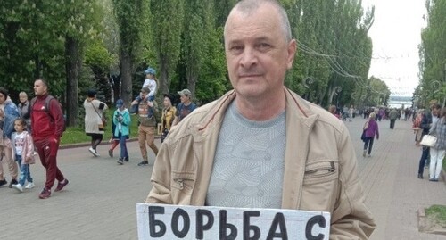 Владимир Тельпук на пикете в Волгограде 9 мая 2021 года. Фото Вячеслава Ященко для «Кавказского узла»