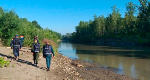 Поиски детей в горной реке на Кубани . Фото: пресс-служба ГУ МЧС России по Краснодарскому краю