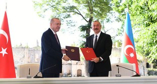 Реджеп Тайип Эрдоган (слева) и Ильхам Алиев. Фото: пресс-служба президента Азербайджана