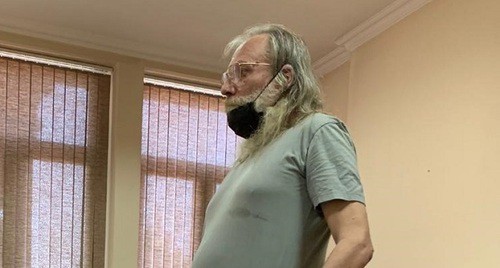 Михаил Калямин дает показания в суде Центрального района Сочи, 15 июня 2021 года. Фото Светланы Кравченко для "Кавказского узла". Михаил Калямин дает показания в суде Центрального района Сочи, 15 июня 2021 года. Фото Светланы Кравченко для "Кавказского узла".